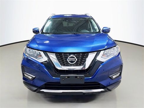 Used 2020 Nissan Rogue SV image 3