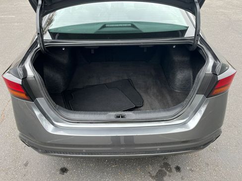 Used 2025 Nissan Altima 2.5 SV FWD image 31