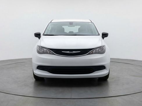 Used 2024 Chrysler Voyager LX FWD image 2