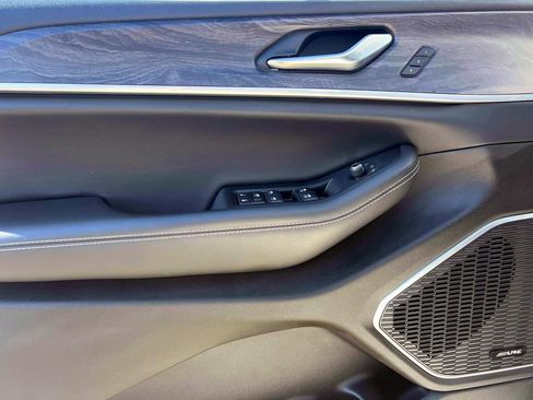 Certified 2023 Jeep Grand Cherokee Limited image 16