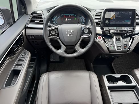 Certified 2024 Honda Odyssey Touring image 11