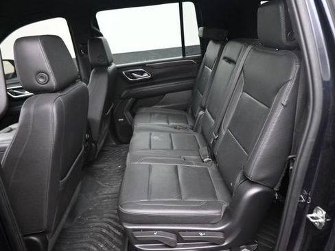 Used 2022 Chevrolet Suburban LT AWD/4WD image 20