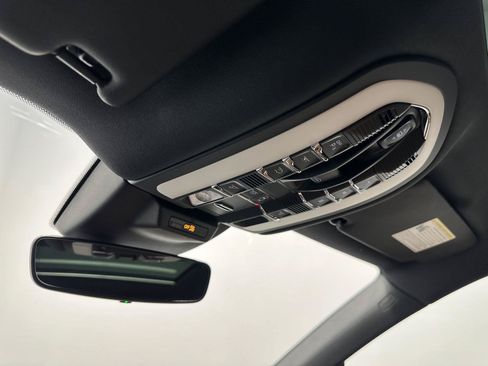 Certified 2026 Porsche Macan AWD/4WD image 32