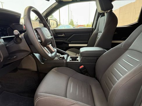 Used 2024 Toyota Tacoma TRD Off-Road image 27