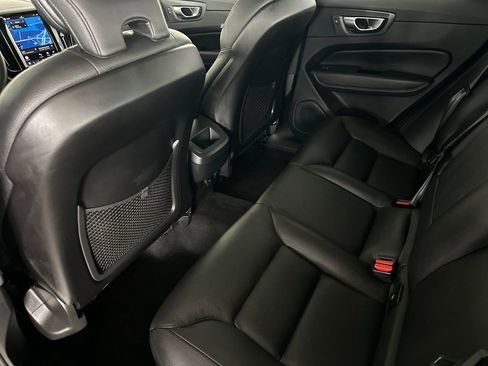 Certified 2023 Volvo XC60 B5 Plus AWD/4WD image 11