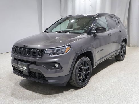 Used 2023 Jeep Compass Latitude AWD/4WD image 6