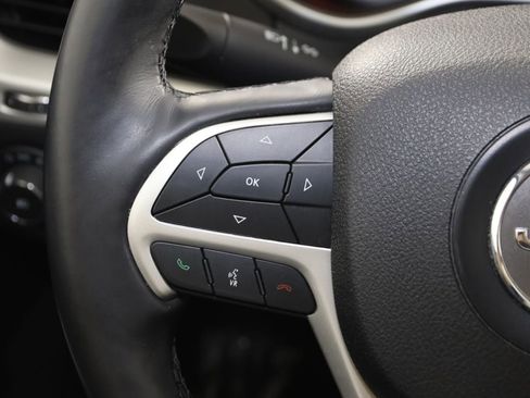 Used 2018 Jeep Cherokee Latitude Plus w/ Cold Weather Group image 31