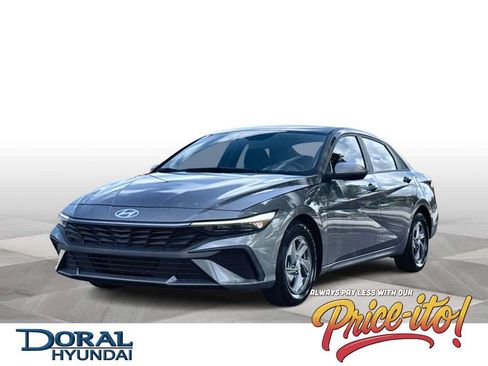 Used 2024 Hyundai Elantra SE FWD image 1