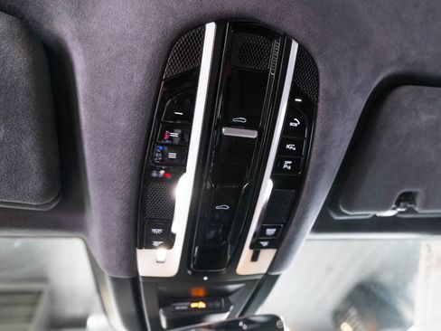 Certified 2022 Porsche Cayenne Turbo AWD/4WD image 29