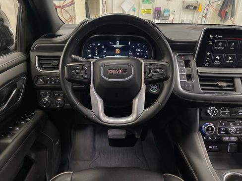 Used 2024 GMC Yukon XL SLT w/ SLT Luxury Package AWD/4WD image 17