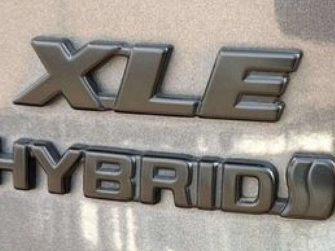 Used 2023 Toyota RAV4 XLE Premium AWD/4WD image 23