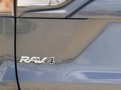 Used 2025 Toyota RAV4 XLE FWD image 9