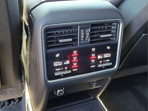 Used 2022 Porsche Cayenne E-Hybrid Coupe image 16