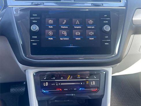Certified 2023 Volkswagen Tiguan SE FWD image 16
