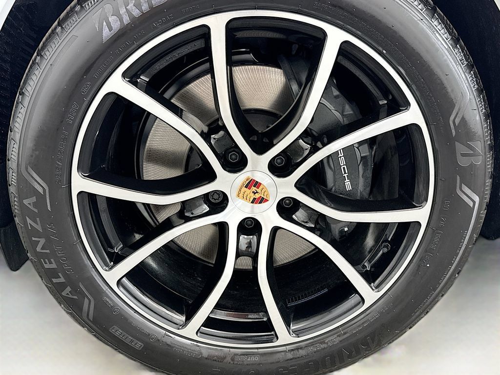 Used 2026 Porsche Cayenne AWD/4WD image 31