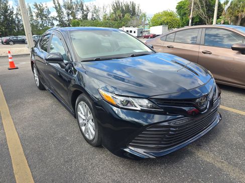 Used 2019 Toyota Camry LE FWD image 4