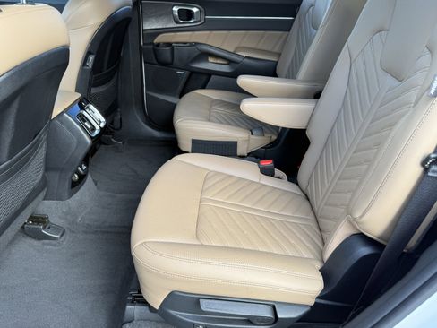 Certified 2024 Kia Sorento SX Prestige w/ Olive Brown Leather Package image 28