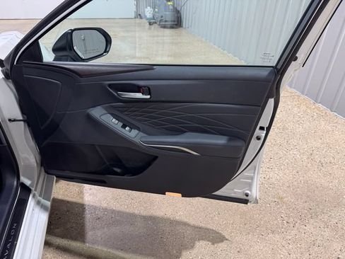Used 2021 Toyota Avalon Limited AWD/4WD image 22