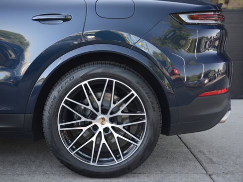 Certified 2025 Porsche Cayenne E-Hybrid Coupe AWD/4WD image 30