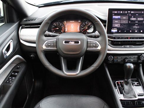 Used 2023 Jeep Compass Latitude AWD/4WD image 13