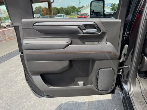 Used 2025 GMC Sierra 2500 AT4 AWD/4WD image 18