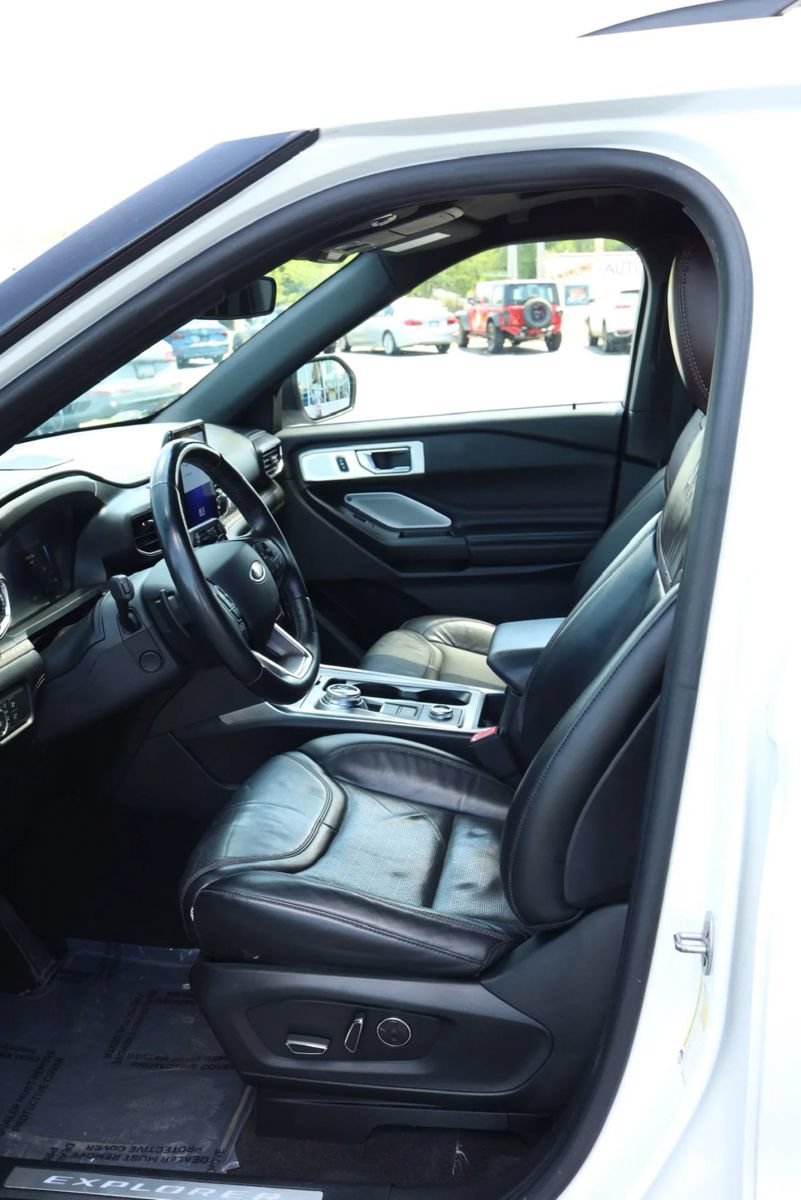 Used 2020 Ford Explorer Platinum w/ Premium Technology Package AWD/4WD image 17