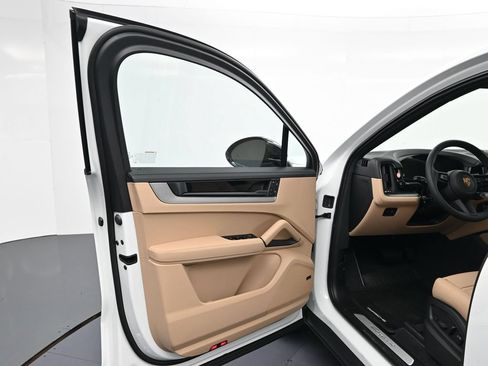 Certified 2026 Porsche Cayenne Coupe AWD/4WD image 16