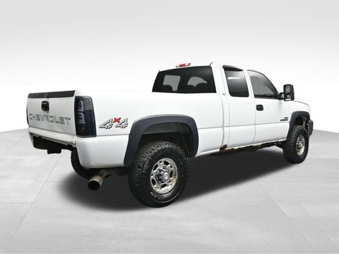 Used 2005 Chevrolet Silverado 2500 W/T w/ Heavy-Duty Power Package AWD/4WD image 5
