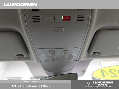 Used 2024 Volkswagen Taos SE AWD/4WD image 31