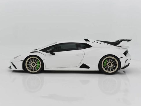 Used 2022 Lamborghini Huracan STO image 7