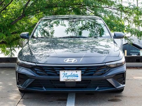 Certified 2025 Hyundai Elantra Limited FWD image 4