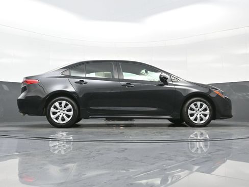 Used 2022 Toyota Corolla LE FWD image 30