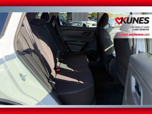 Used 2024 Nissan Rogue S image 19