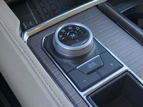 Used 2023 Ford Expedition Limited image 16