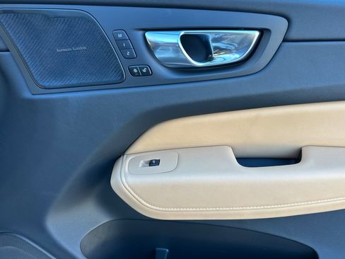 Certified 2023 Volvo XC60 B5 Ultimate w/ Climate Package image 21