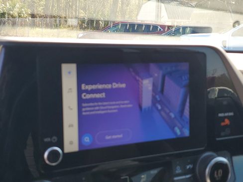 Used 2023 Toyota Highlander XLE image 13