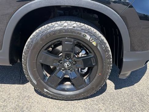 Used 2025 Honda Ridgeline Black Edition image 9
