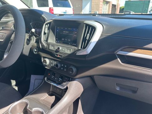 Used 2021 GMC Terrain SLE w/ Driver Convenience Package FWD image 10