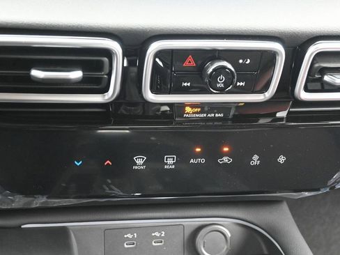 New 2026 Nissan Sentra SR w/ Floor Mat Package FWD image 11