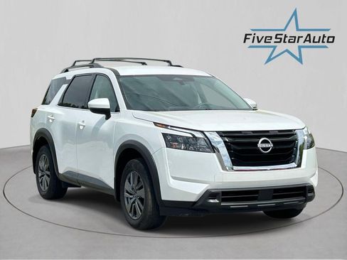 Used 2025 Nissan Pathfinder SV FWD image 1