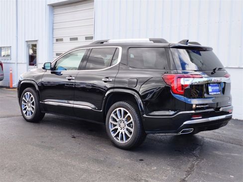 Used 2023 GMC Acadia Denali w/ Denali Ultimate Package image 3