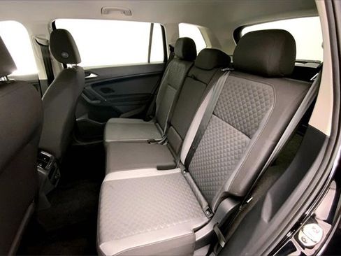 Used 2018 Volkswagen Tiguan S image 25
