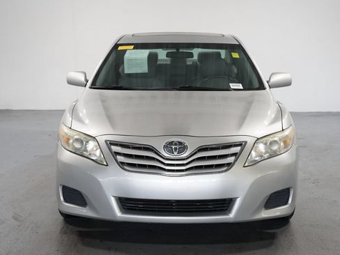 Used 2011 Toyota Camry LE w/ LE Extra-Value Pkg FWD image 2