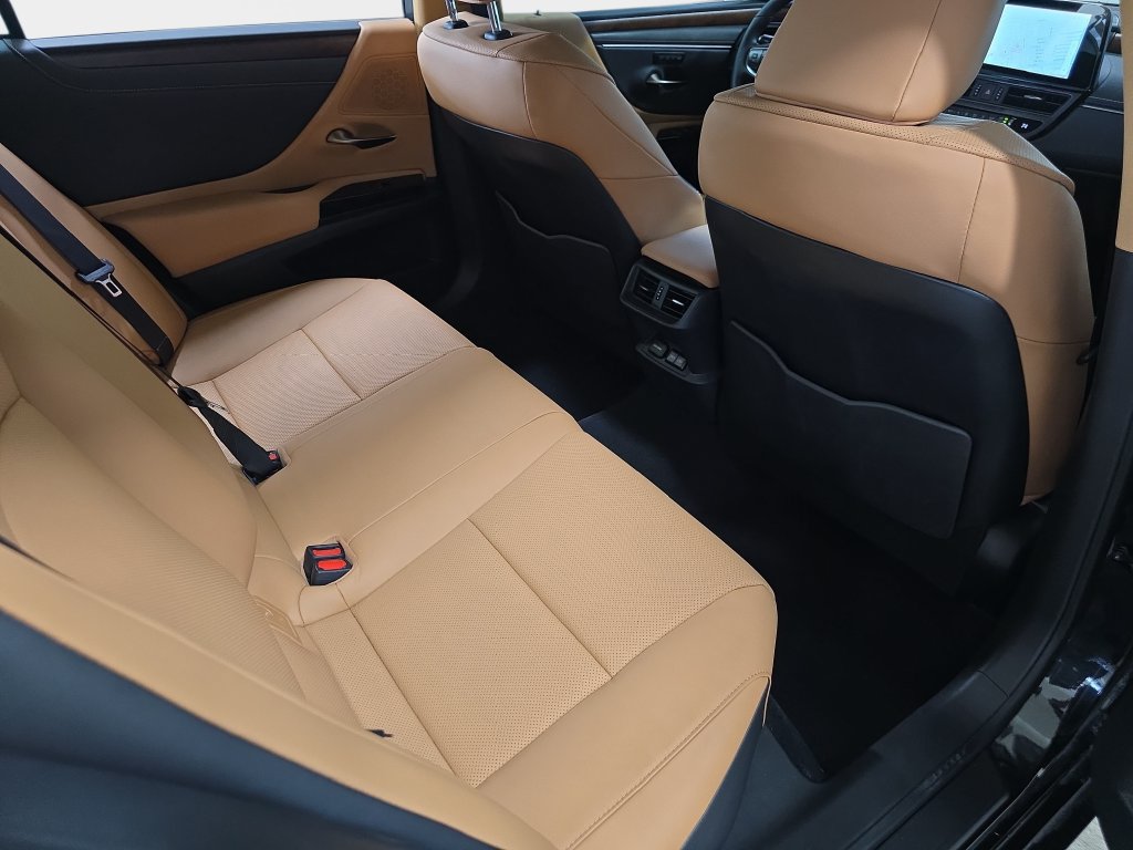 Used 2025 Lexus ES 350 w/ Premium Package FWD image 16