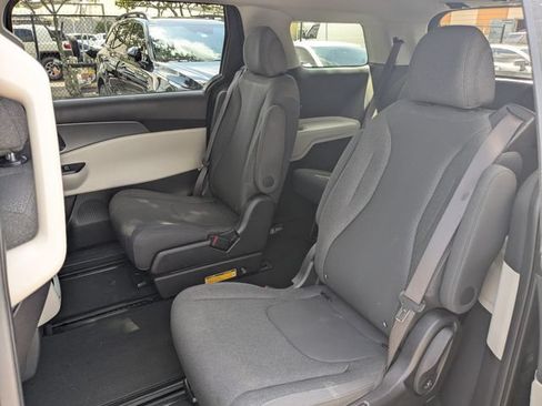 Certified 2023 Kia Carnival LX FWD image 8