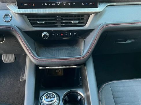 Used 2025 Ford Explorer ST-Line w/ ST-Line Street Pack AWD/4WD image 20