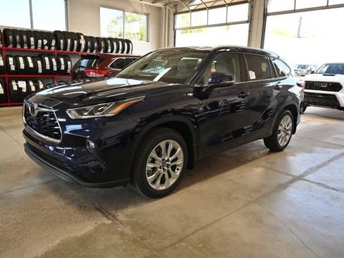 New 2026 Toyota Highlander Limited AWD/4WD image 9
