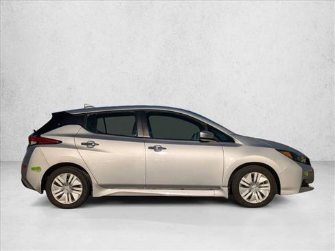 Used 2023 Nissan Leaf S image 4