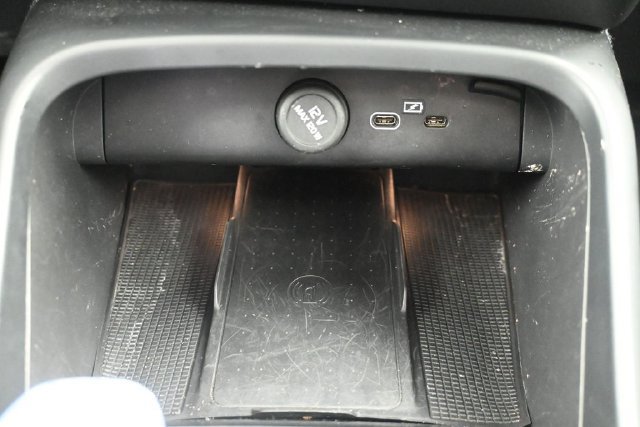 Used 2023 Volvo XC40 B4 Ultimate FWD image 22