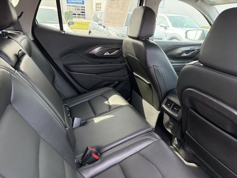 Used 2024 GMC Terrain SLT image 13